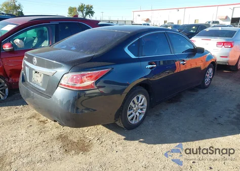 2015 Nissan Altima 2.5 z USA, uszkodzony, nr VIN 1N4AL3AP3FC148262